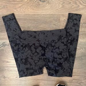 Gym shark camo leggings